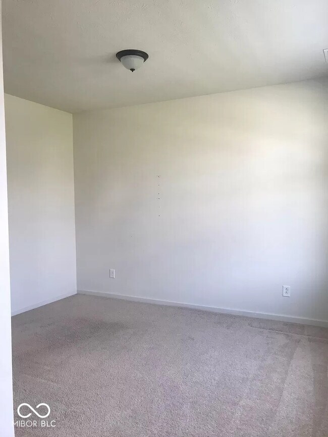 Building Photo - 6075 Meadowview Dr