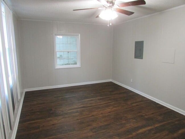 Building Photo - Charming 3 Bedroom Home on a Quiet Cul-de-Sac