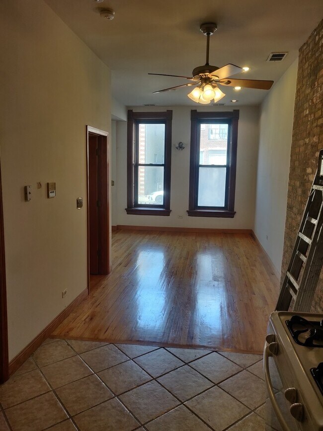 Building Photo - 1335 W Huron St