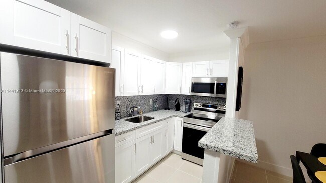 Building Photo - 3855 SW 79th Ave