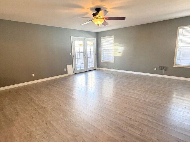 Foto del edificio - 10449 E Bridgeport St