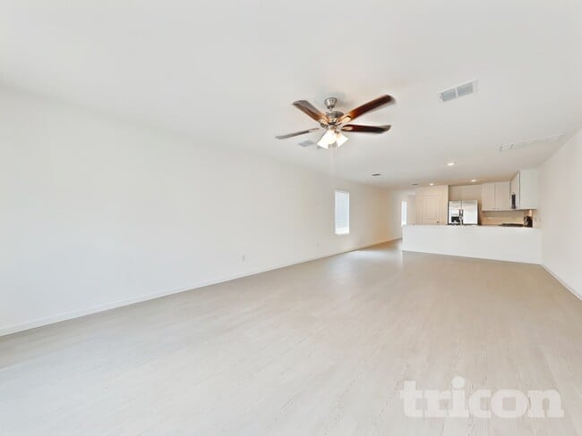 Foto del edificio - 827 Ponderosa Ln