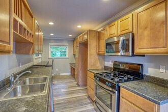 Building Photo - 124 Hilldale Ct