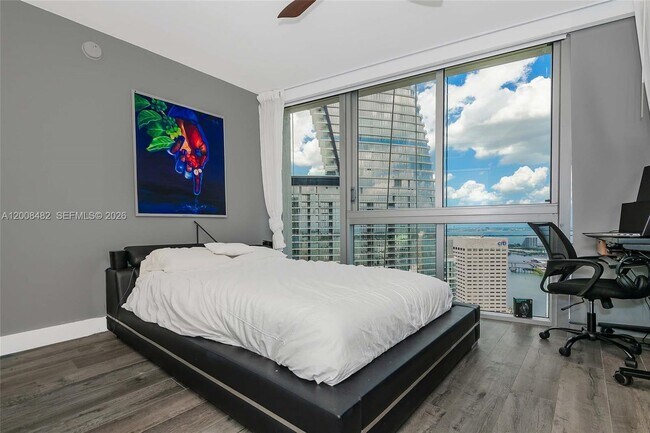 Foto del edificio - 465 Brickell Ave