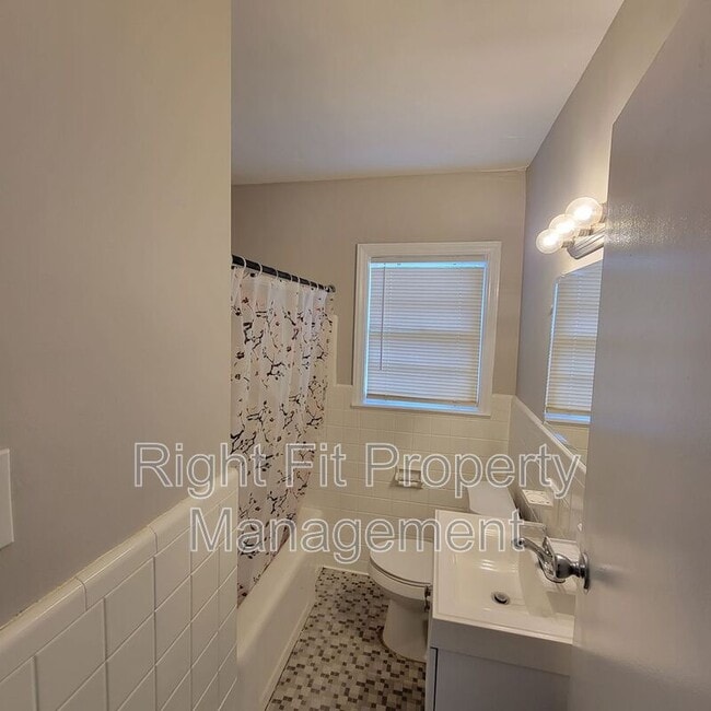 Building Photo - 3960 Trask Dr