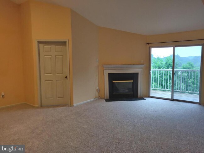 Building Photo - 13800 Farnsworth Ln
