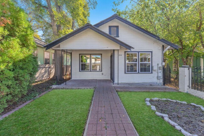 Foto del edificio - All Units Are Available With Brandnew Full Appliance Package