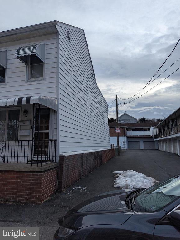 Foto del edificio - 325 Lewis St