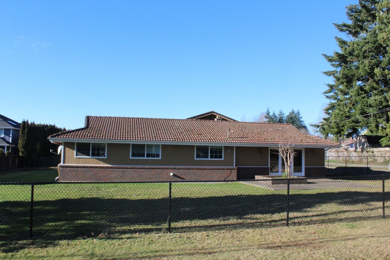 Primary Photo - Beautiful 4 bedroom Rambler home with shop...