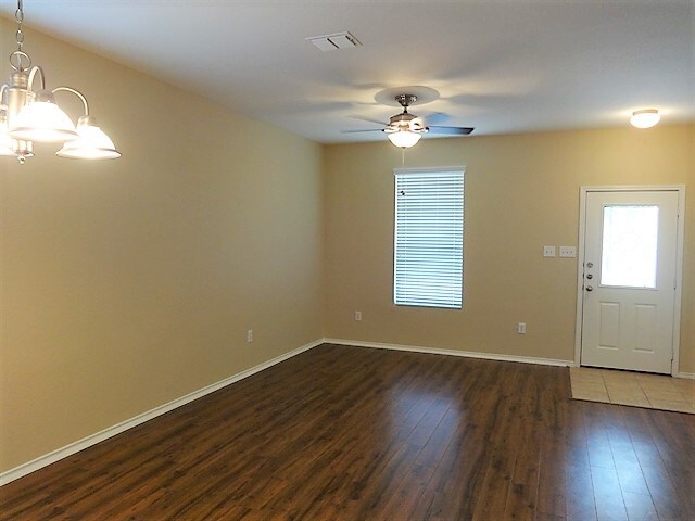 Building Photo - 8118 Ashwood Pointe
