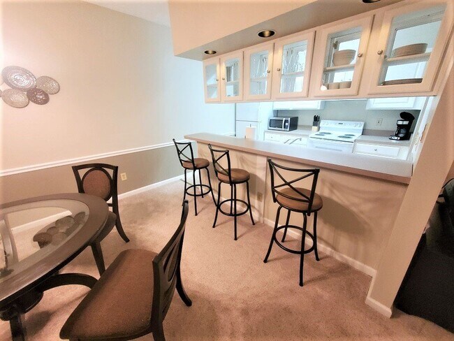 Foto del edificio - COMING SOON.... FULLY FURNISHED, MONTHLY L...