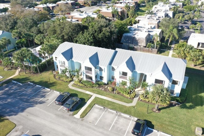 Building Photo - 1135 3rd Ave