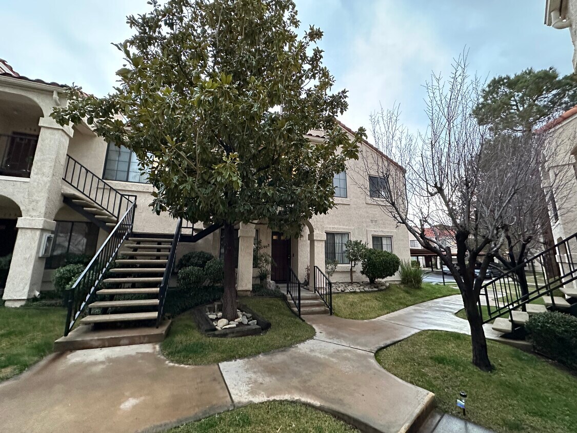 2554 Olive Dr Unit 136, Palmdale, CA 93550 Condo for Rent in Palmdale