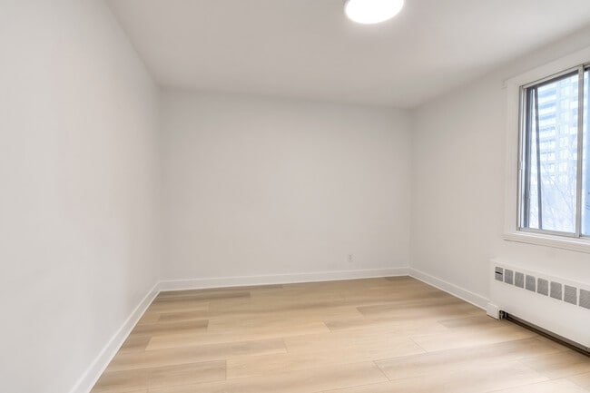 Building Photo - 1201 Av Hope