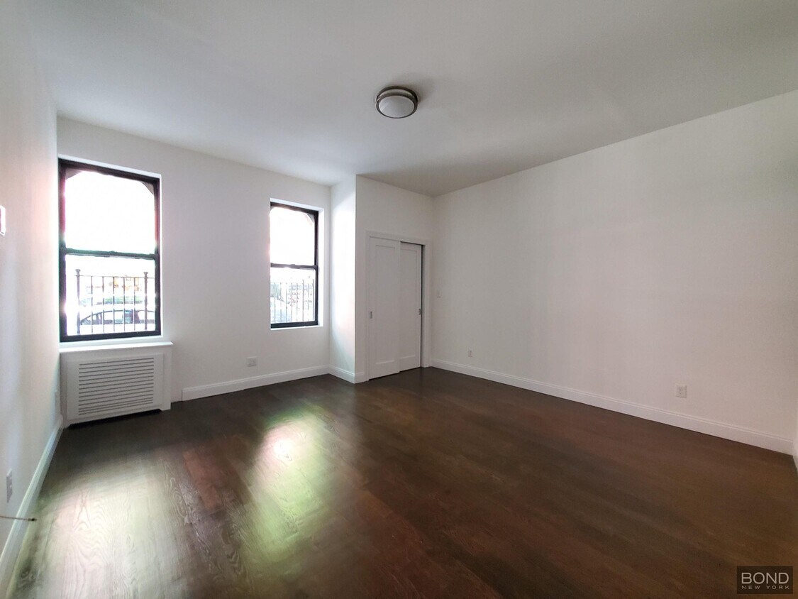 Primary Photo - 206 W 104th St