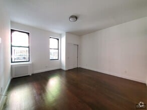 Building Photo - 206 W 104th St
