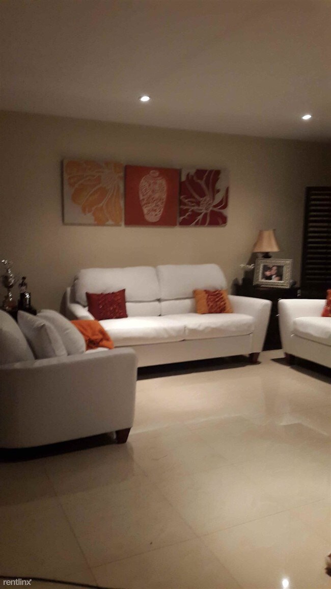 Foto del edificio - 700 Layne Blvd