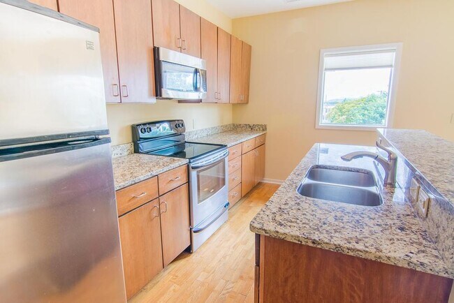 Foto del edificio - 852 E 8th St