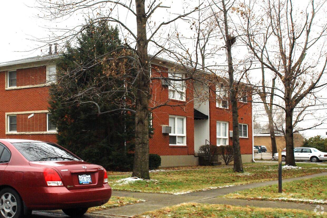 Building Photo - 3406 Rowena Rd