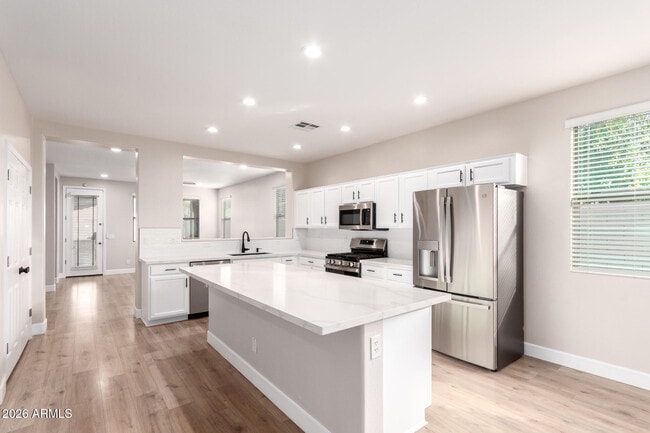 Building Photo - 868 E Zesta Ln