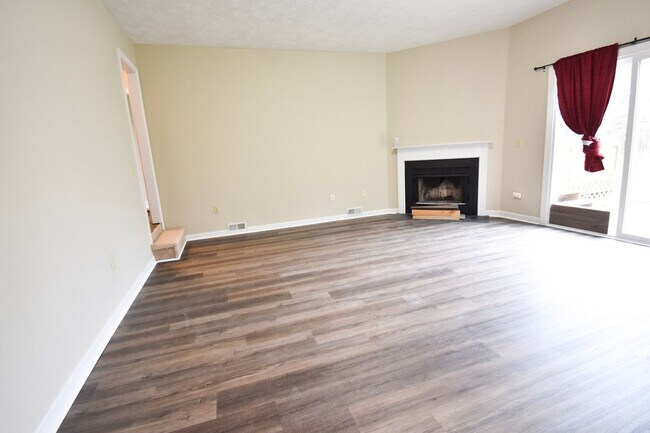 Building Photo - 3 Bedroom 2 Bathroom- Pets Allowed