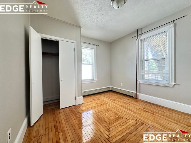 Building Photo - 315 Warren St