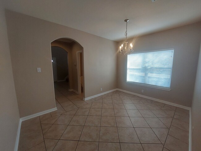 Building Photo - Rare 5 bedroom near lake in gated communit...