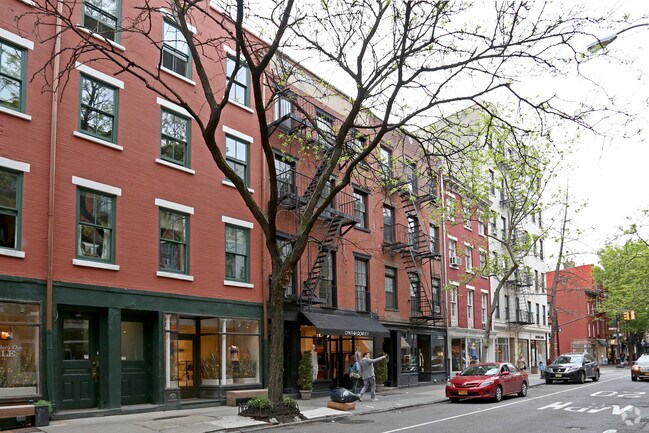 Building Photo - 376 Bleecker St