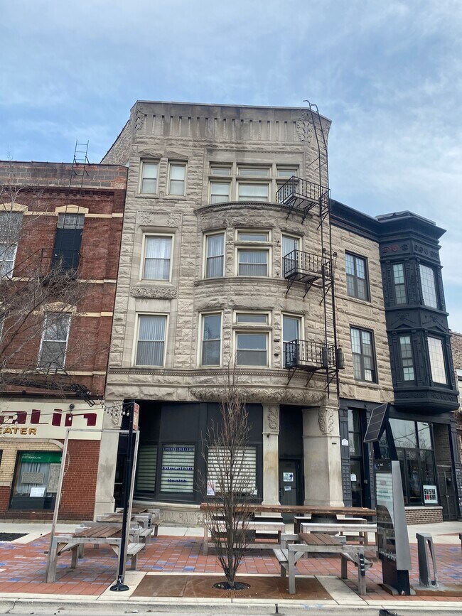 Building Photo - 2007 S Blue Island Ave