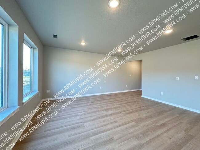 Building Photo - BRAND NEW, BEAUTIFUL FINISHES!- 3 Bedroom ...