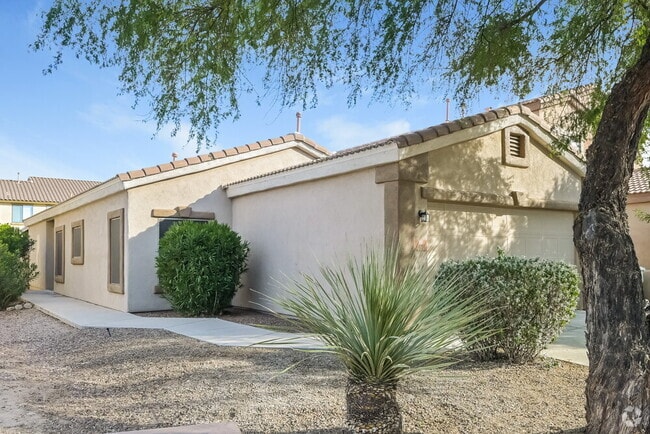 Building Photo - 405 East Placita Nodo