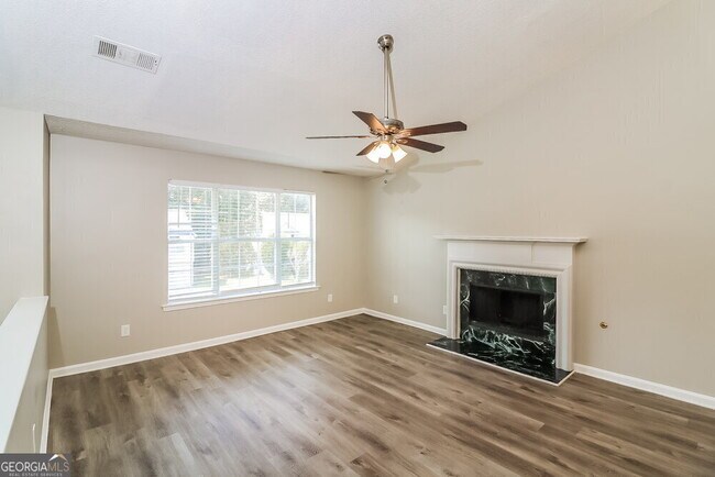 Foto del edificio - 706 Rosewood Cir