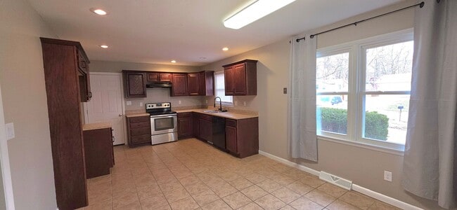 Foto del edificio - 3 Bedrooms 2 Baths! South Springfield!  $1250  BBBBBBeautiful!!!