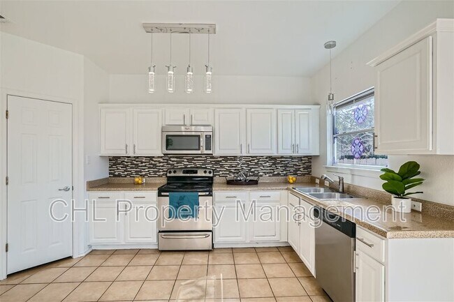 Building Photo - 17905 Maxa Dr