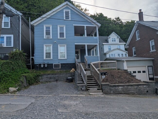 Building Photo - 302 Caroline Ave