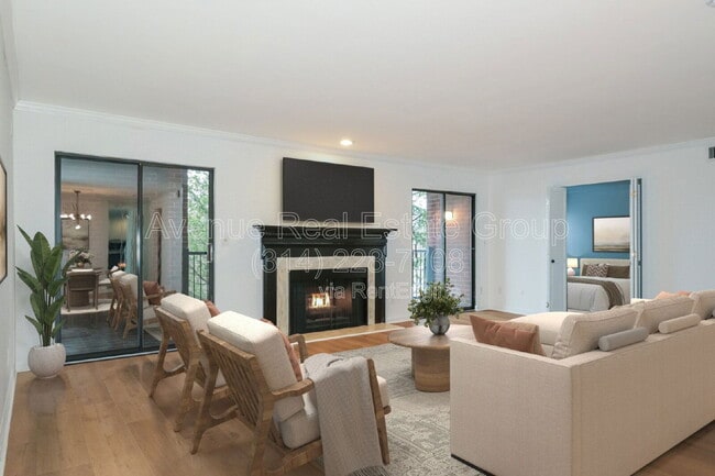 Building Photo - 590 Sarah Ln