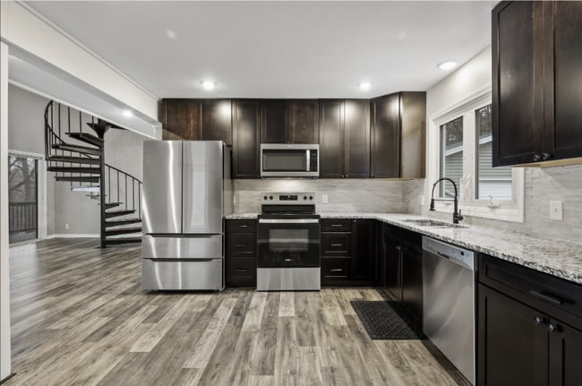 Foto del edificio - 12395 Ivan Ave N