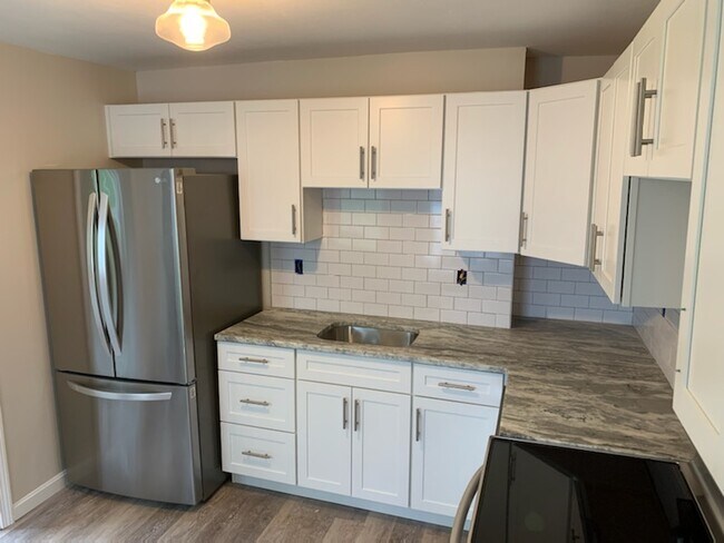 Kitchen - 189 S Main St