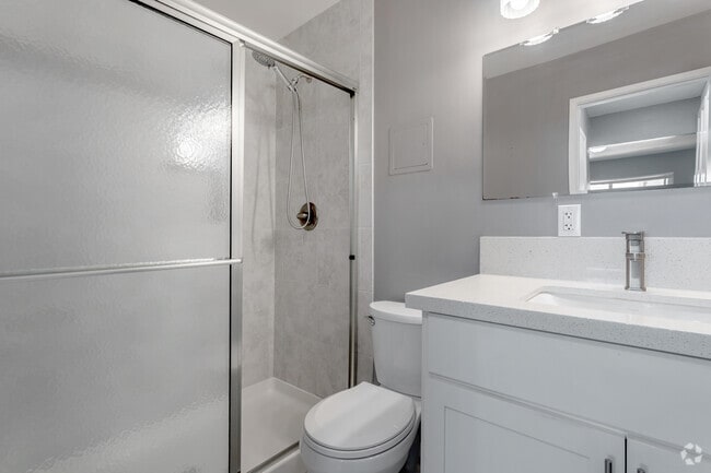 1BR, 1BA - - Bathroom - Lincoln Apartments
