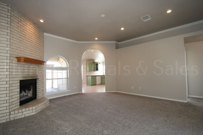 Building Photo - Charming Brick Home in Clear Creek Estates!