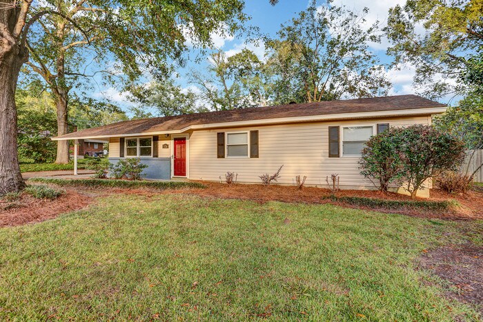 Primary Photo - Beautiful Home for Lease!