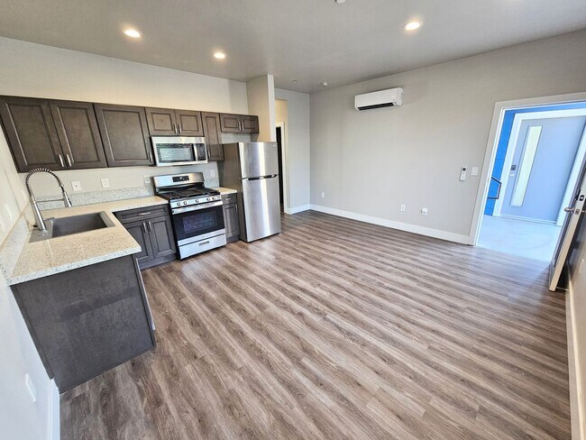 Building Photo - **Charming 1-Bedroom Midtown Apartment for...
