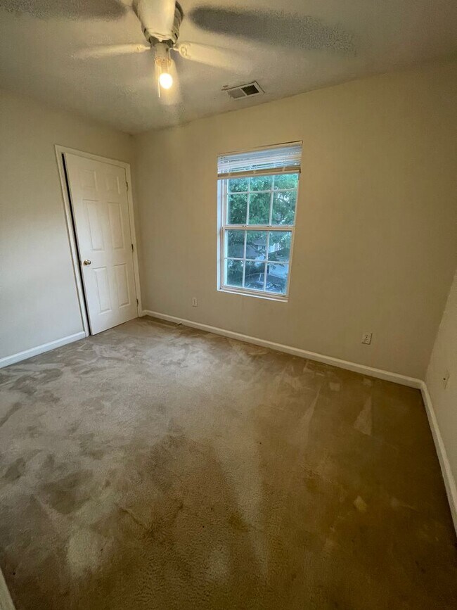 Foto del edificio - Great detached duplex