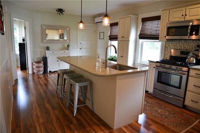 Foto del edificio - 46 First School St