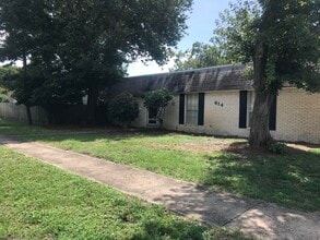 Building Photo - 614 Mountain Dr