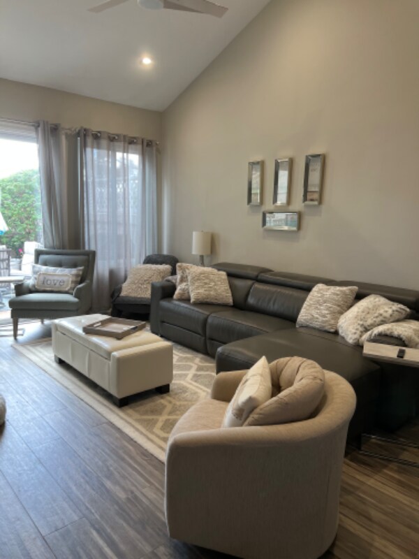 Foto del edificio - 3738 Fallon Cir