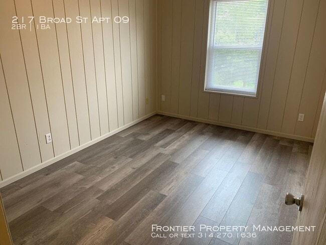 Building Photo - NICE 2 Bedroom Apartment in Warrensburg