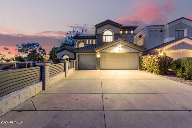 Building Photo - 3202 E Orange Dr