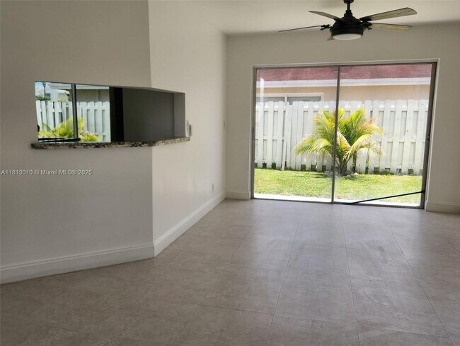 Foto del edificio - 3749 NW 107th Way