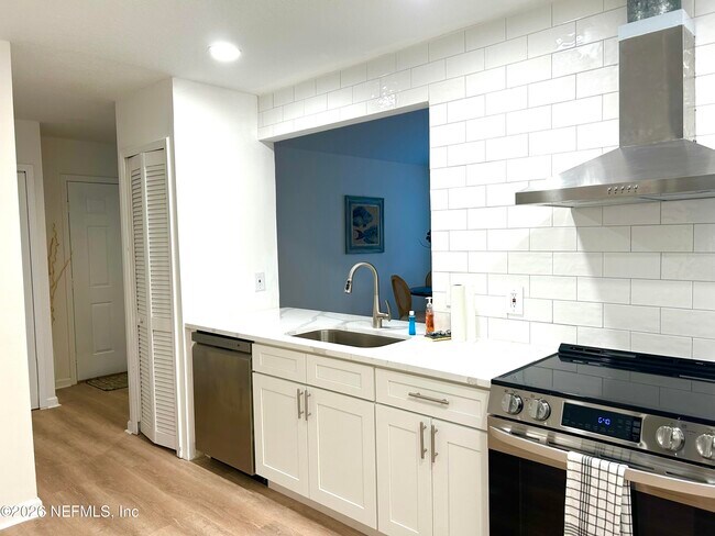 Foto del edificio - 3123 Courtney Woods Ln W